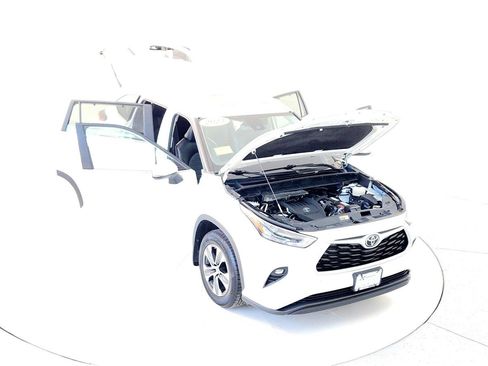 Certified 2023 Toyota Highlander XLE image 21