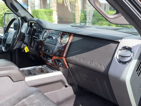 Used 2011 Ford F250 Lariat w/ Lariat Interior Pkg AWD/4WD image 47