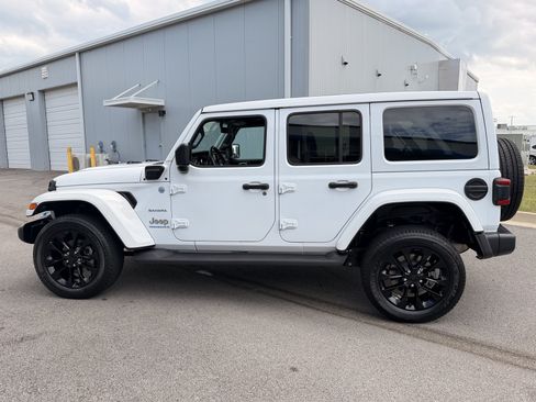 Used 2023 Jeep Wrangler Unlimited Sahara w/ Cold Weather Group AWD/4WD image 9