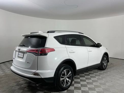 Used 2017 Toyota RAV4 XLE FWD image 5