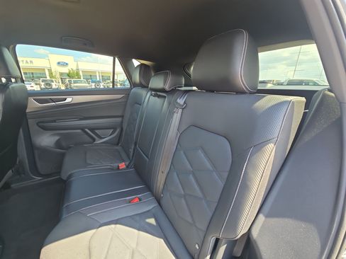 Used 2024 Volkswagen Atlas Cross Sport SE FWD image 27