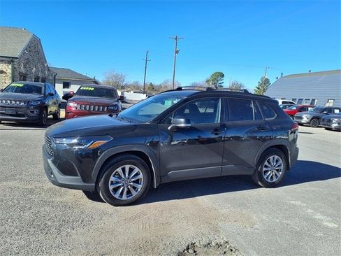 Used 2024 Toyota Corolla Cross LE image 17