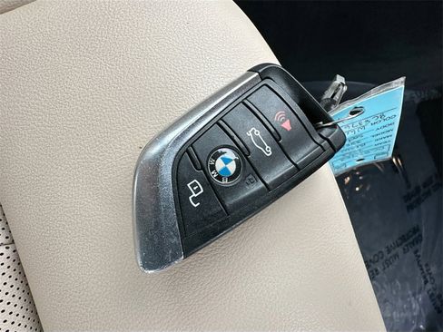 Used 2023 BMW 330i Sedan w/ Premium Package image 31