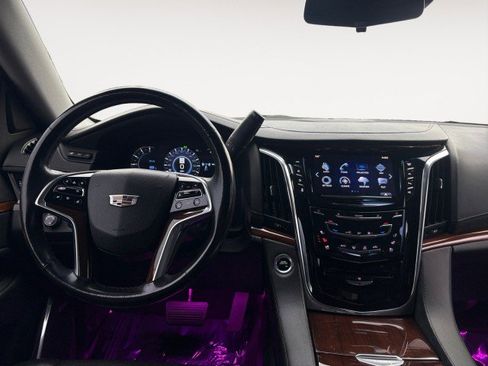 Used 2018 Cadillac Escalade ESV Luxury image 5