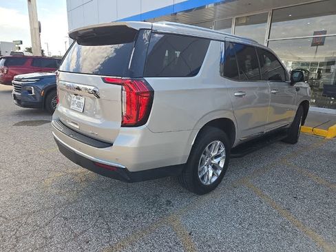 Used 2023 GMC Yukon SLT w/ SLT Premium Package RWD image 3