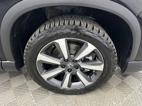 Certified 2025 Honda Pilot Touring image 14