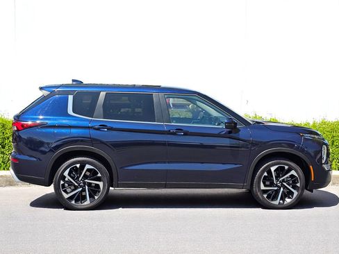 Used 2024 Mitsubishi Outlander SE Black Edition image 11