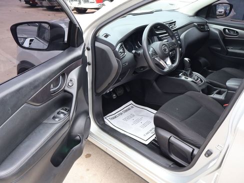 Used 2017 Nissan Rogue Sport S w/ S Appearance Package image 16