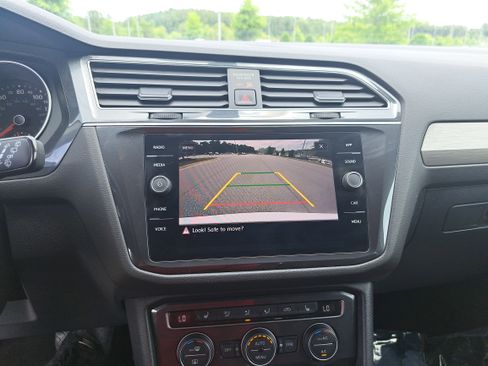 Used 2019 Volkswagen Tiguan SE AWD/4WD image 22