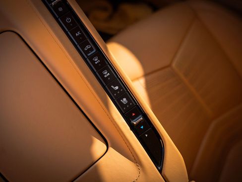 Used 2021 Chevrolet Corvette Stingray Premium Conv w/ Z51 Performance Package RWD image 52