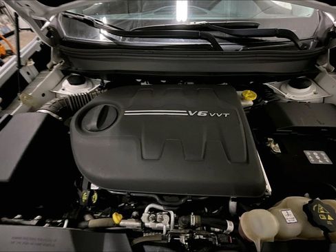 Used 2019 Jeep Cherokee Limited image 29