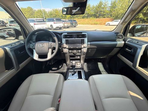 Used 2022 Toyota 4Runner SR5 Premium w/ Moonroof Package AWD/4WD image 13