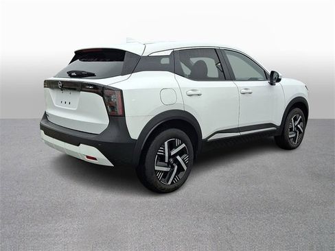 Used 2025 Nissan Kicks SV image 4