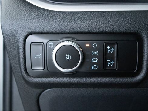 Used 2023 Ford Explorer XLT w/ Equipment Group 202A AWD/4WD image 21