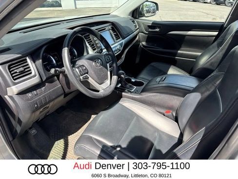 Used 2019 Toyota Highlander XLE AWD/4WD image 8