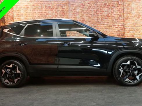 Used 2025 Kia Seltos EX w/ EX Sunroof Package image 8