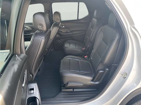 Used 2023 Chevrolet Traverse LT FWD image 24