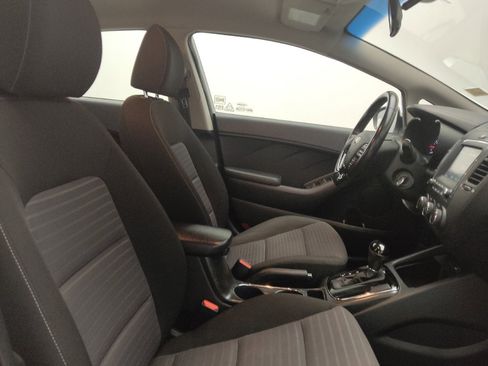 Used 2017 Kia Forte S image 21