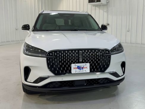 New 2026 Lincoln Aviator 2WD image 4