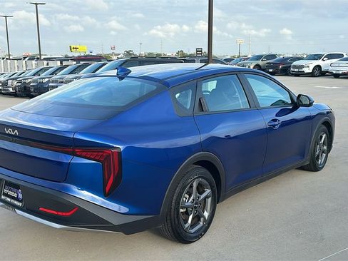 Used 2025 Kia K4 LXS image 12