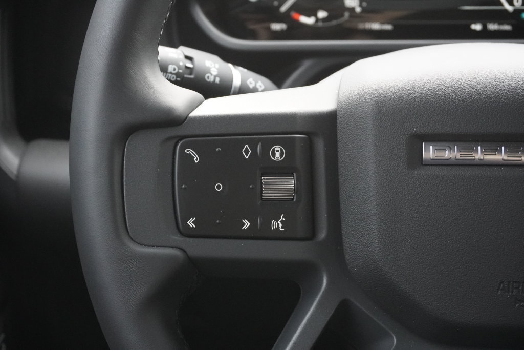 New 2026 Land Rover Defender 110 X-Dynamic SE AWD/4WD image 12
