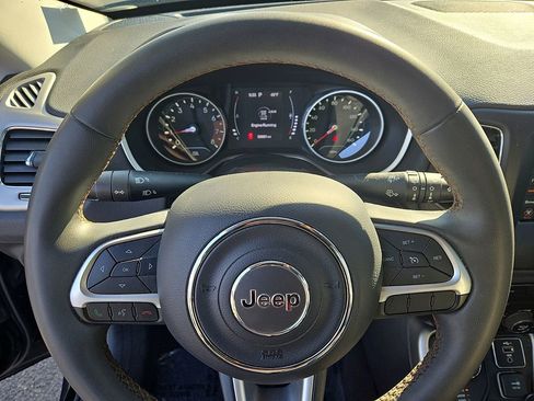 Used 2021 Jeep Compass Latitude AWD/4WD image 18