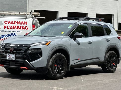 Used 2026 Nissan Rogue SV AWD/4WD image 8