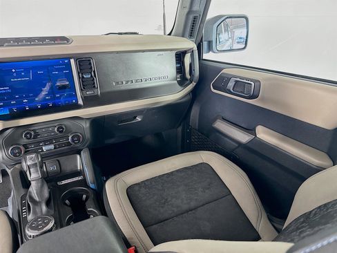 Used 2023 Ford Bronco Wildtrak image 24