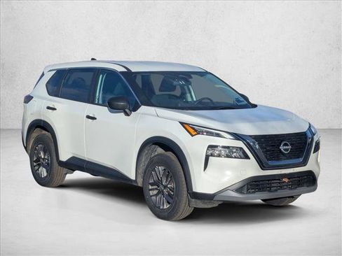 Used 2023 Nissan Rogue S image 3