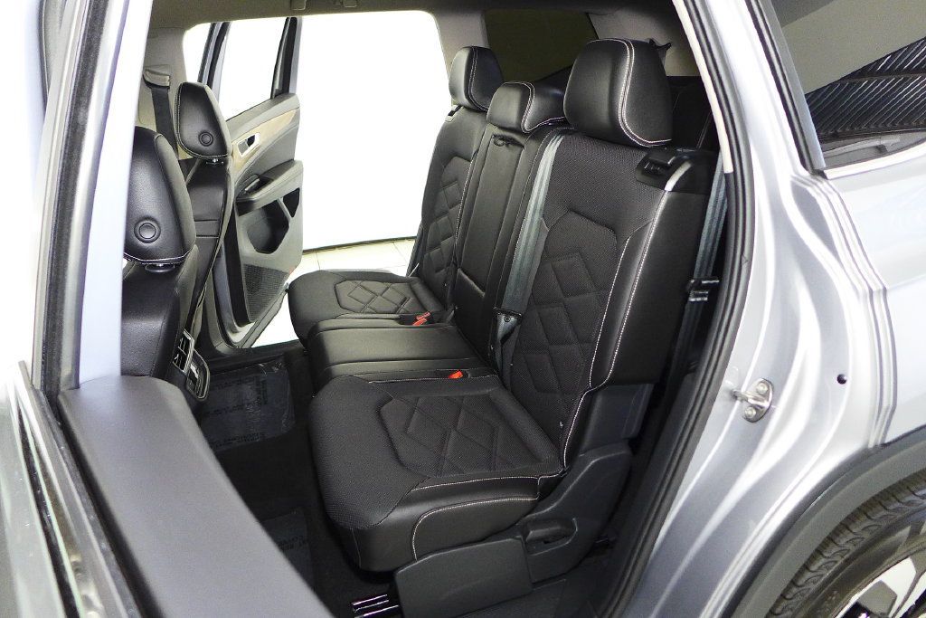Used 2024 Volkswagen Atlas SE FWD image 21