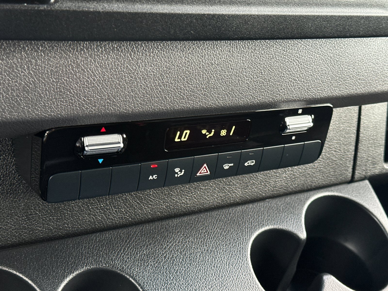 Used 2025 Mercedes-Benz Sprinter 2500 image 19