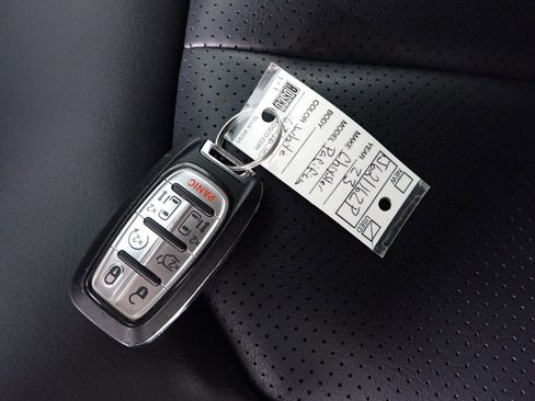 Used 2023 Chrysler Pacifica Touring-L FWD image 49
