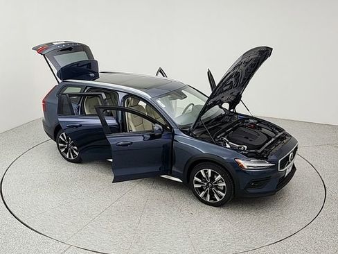 New 2026 Volvo V60 B5 Cross Country Ultra w/ Climate Package AWD/4WD image 39