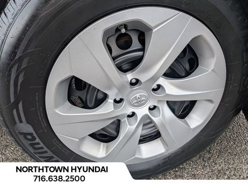 Used 2021 Toyota RAV4 LE image 41