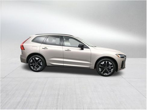 New 2026 Volvo XC60 B5 Plus AWD/4WD image 6
