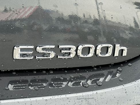 Used 2025 Lexus ES 300h w/ Accessory Package (Z2) FWD image 32