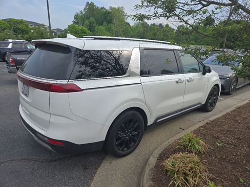 Used 2024 Kia Carnival SX Prestige FWD image 2