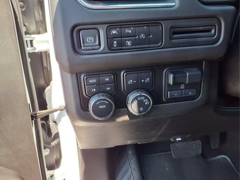 Certified 2023 Chevrolet Suburban RST w/ Luxury Package AWD/4WD image 16