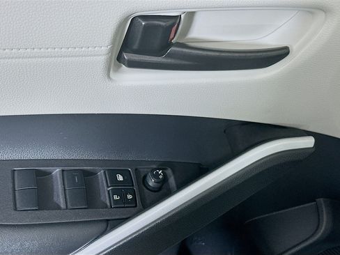 Used 2024 Toyota Corolla Cross LE FWD image 14