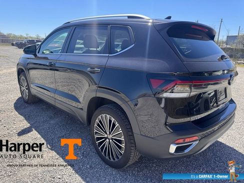 Used 2025 Volkswagen Taos SE image 3