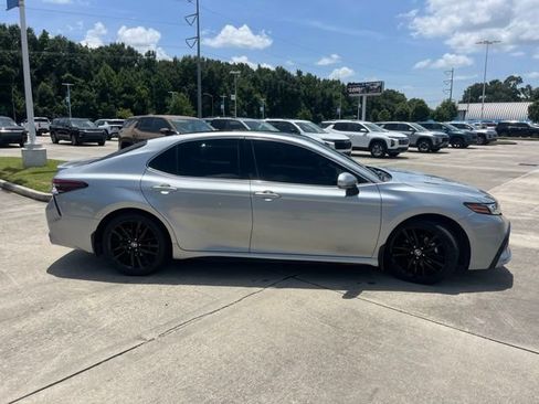 Used 2022 Toyota Camry XSE FWD image 8