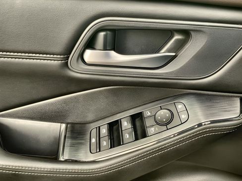 Used 2022 Nissan Rogue SV w/ SV Premium Package image 15