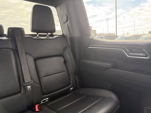 Used 2025 GMC Sierra 1500 SLT image 14