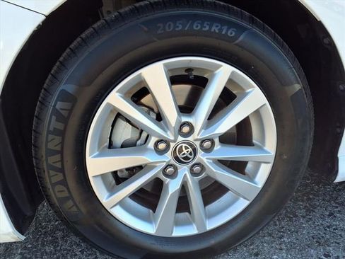 Used 2025 Toyota Camry LE image 43