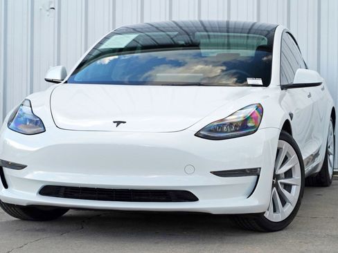 Used 2023 Tesla Model 3 Standard Range image 3