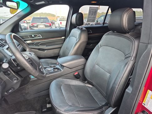 Used 2017 Ford Explorer Limited w/ Equipment Group 301A FWD image 12