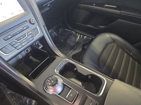 Used 2018 Ford Fusion SE w/ Equipment Group 201A FWD image 24
