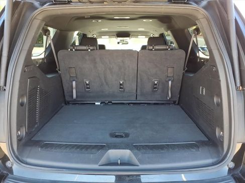 Used 2023 Chevrolet Suburban LT image 6