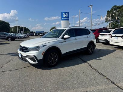Used 2023 Volkswagen Tiguan SE w/ Panoramic Sunroof Package