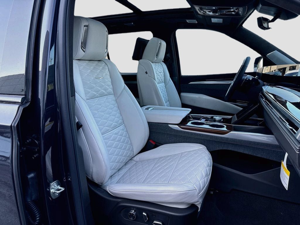 New 2026 Cadillac Escalade Platinum Sport w/ LPO, ONYX Package AWD/4WD image 34